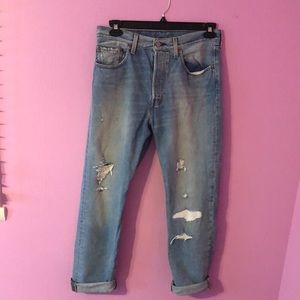Levi’s light wash mom jeans